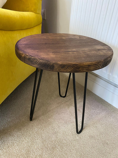 Scaffold board side table with hairpin legs